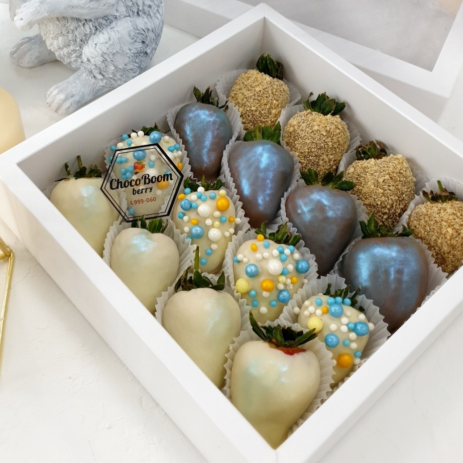 Набор клубники в шоколаде, подарочный набор с клубникой и шоколадом.