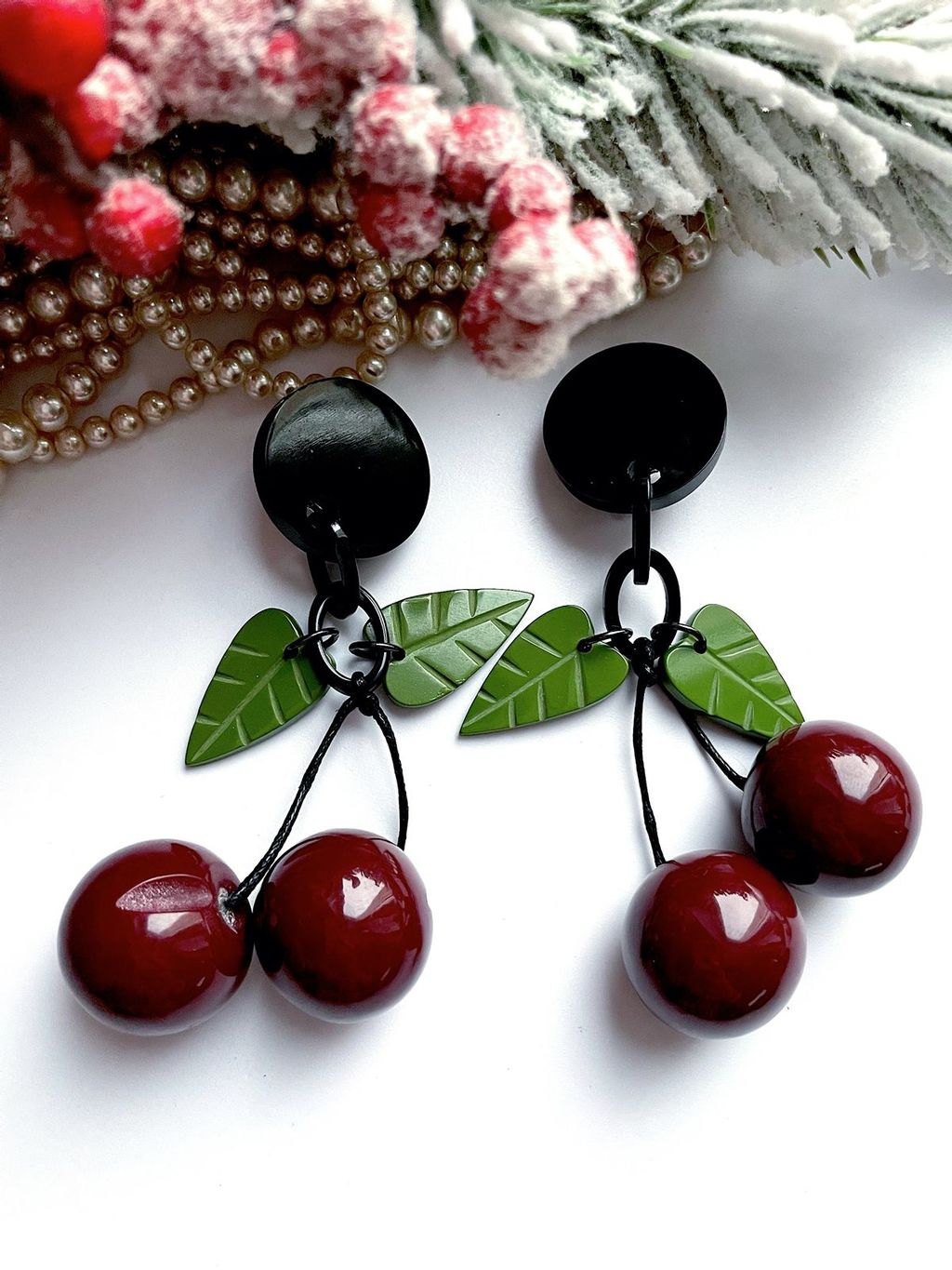 Клипсы с вишнями винного оттенка