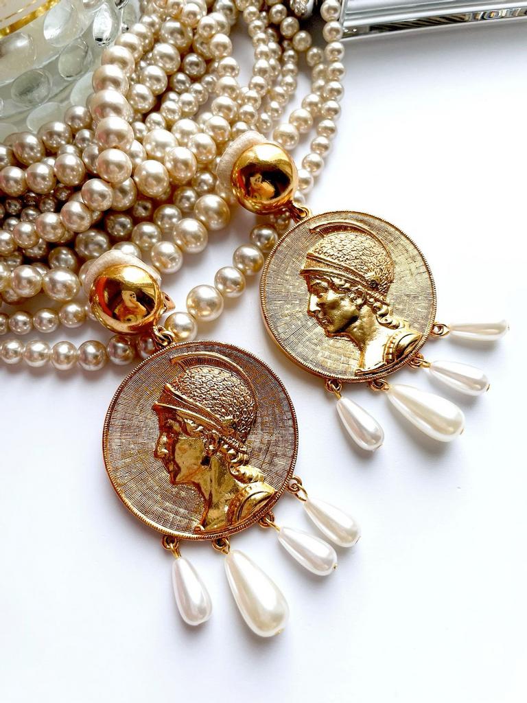 Клипсы с монетами с профилями и жемчугом