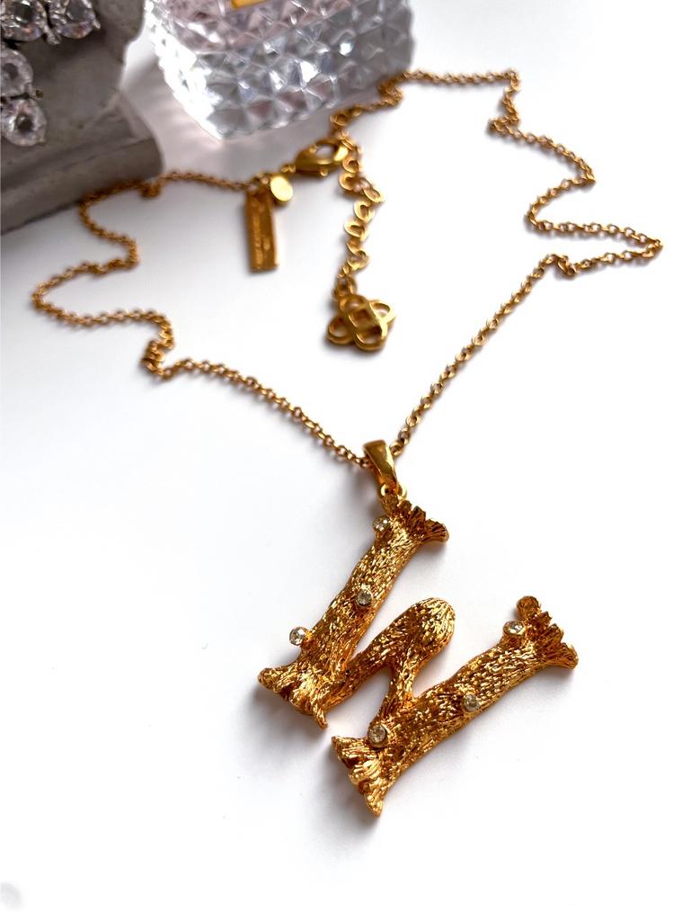 Кулон на цепи буква W