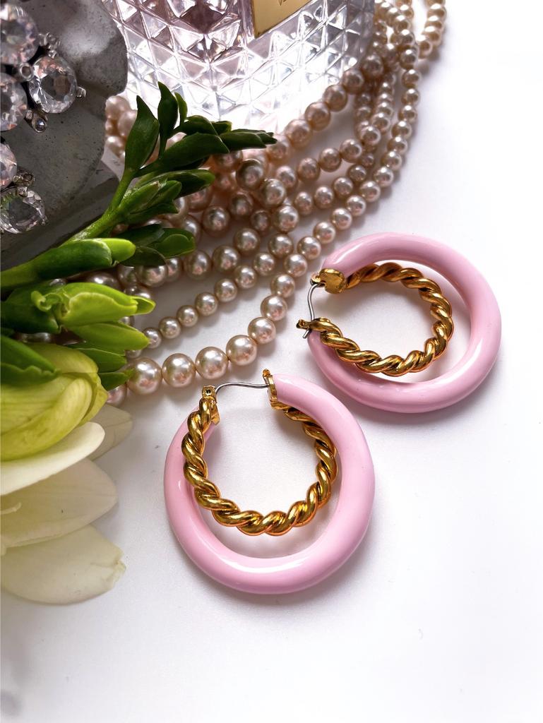 Серьги кольца с розовой эмалью