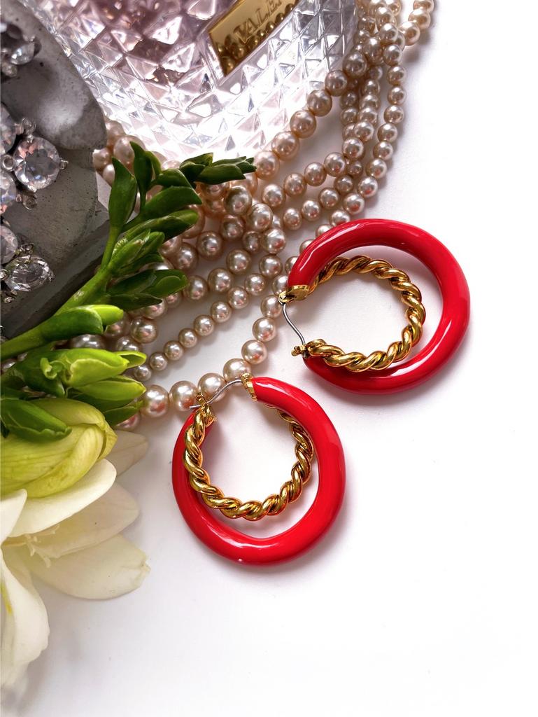 Серьги кольца с эмалью кораллового цвета