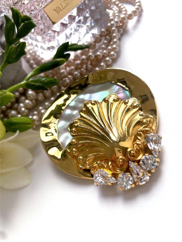 Брошь перламутровая ракушка