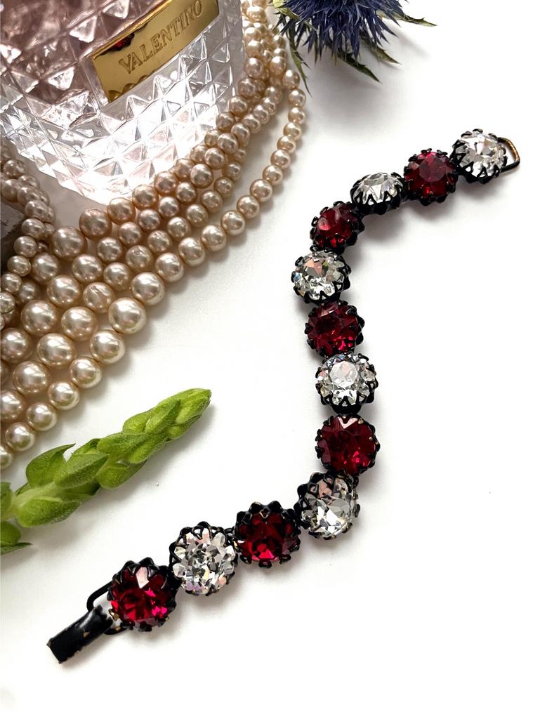 Браслет с красными и белыми кристаллами