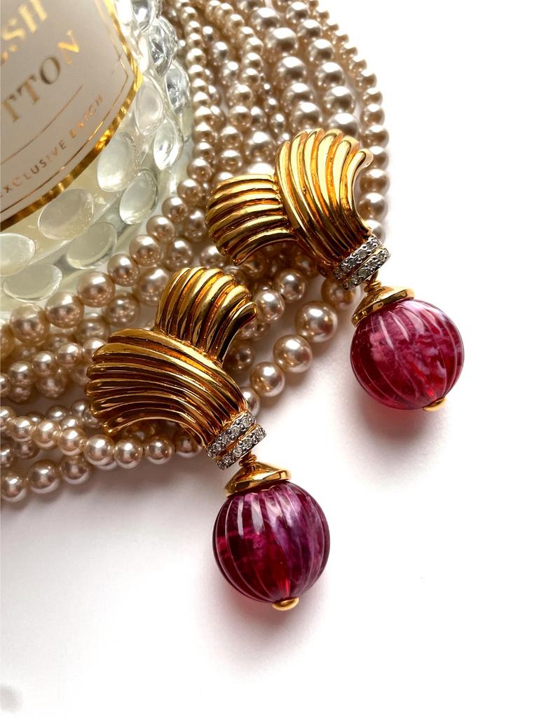 Клипсы с ягодного цвета шариками