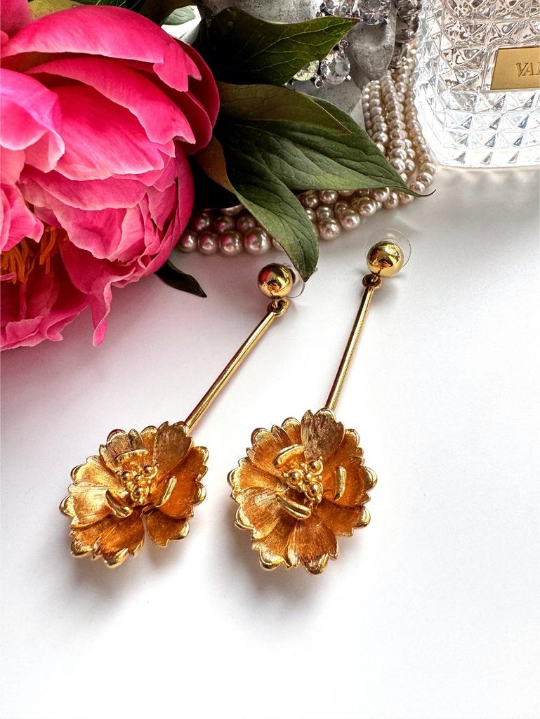 Серьги цветы на цепочке в золотом цвете