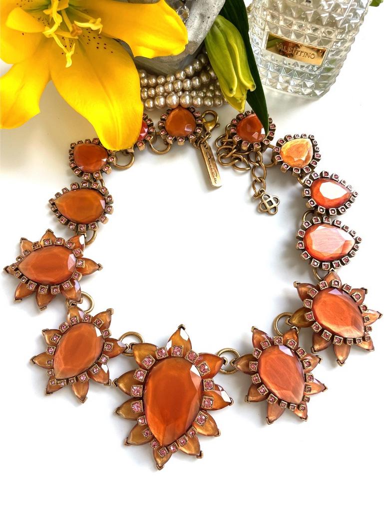 Колье с кристаллами оранжевого цвета