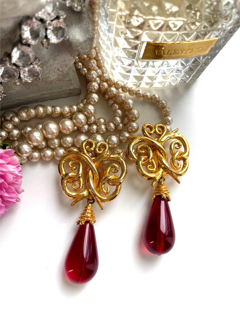 Французские клипсы золотого цвета с бордовыми каплями