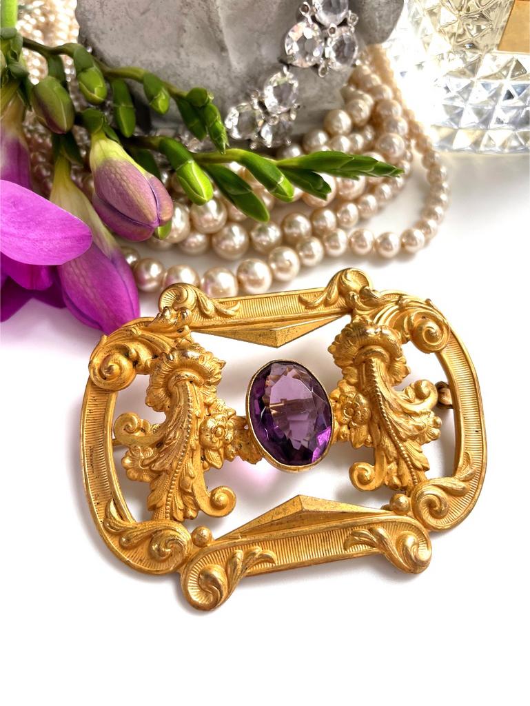 Антикварная брошь с фиолетовой вставкой