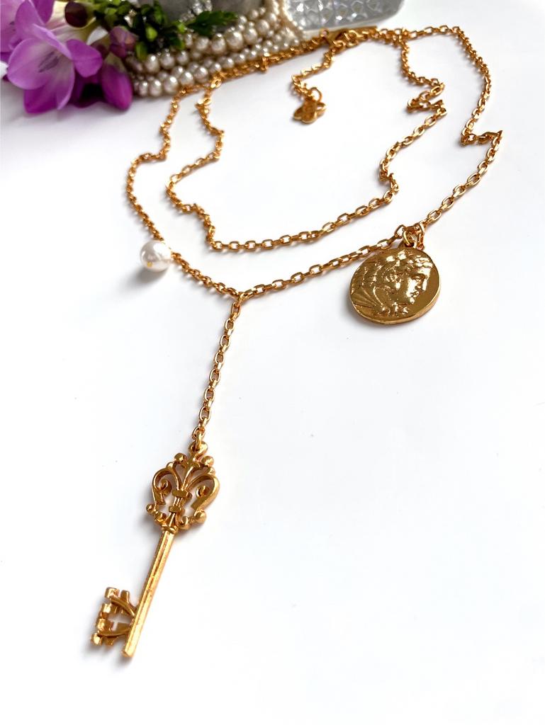 Колье на двойной цепи с разными подвесками