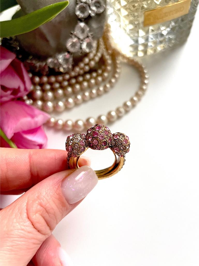 Кольцо из трех шариков с розовыми кристаллами