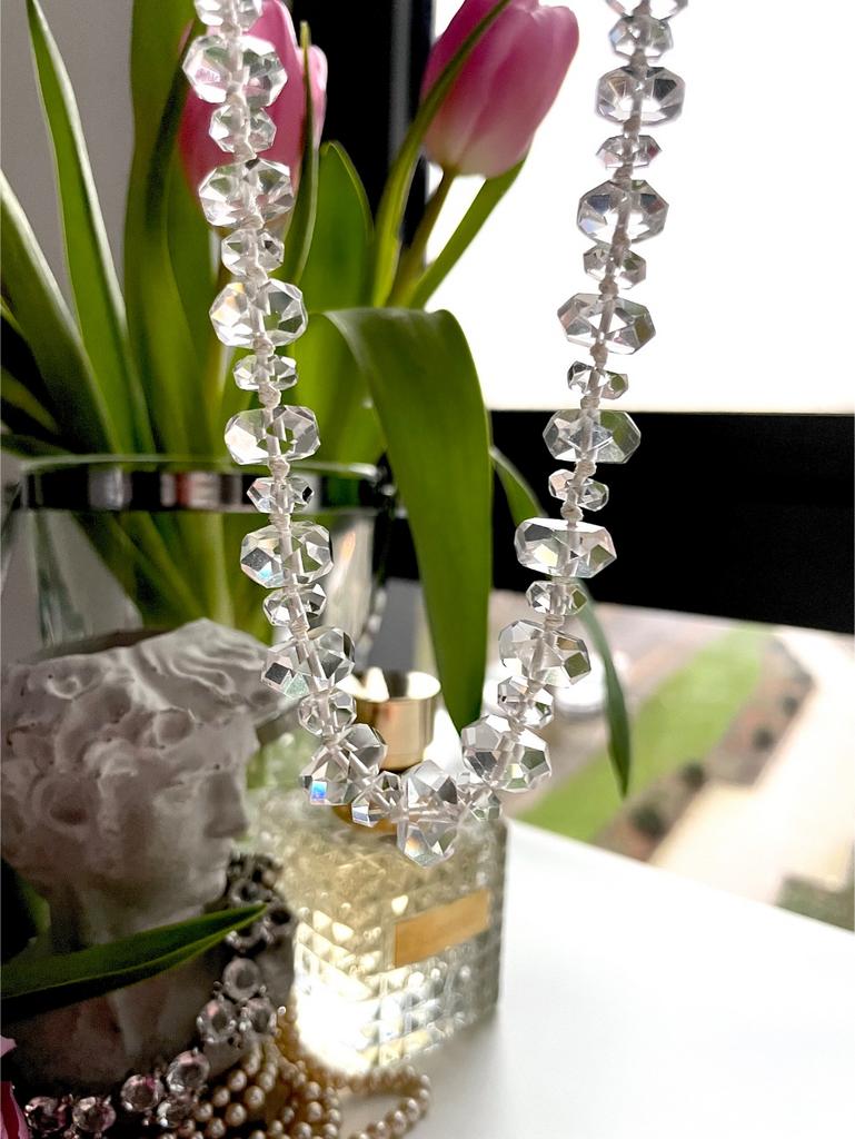 Колье из кварца с бусинами разной огранки