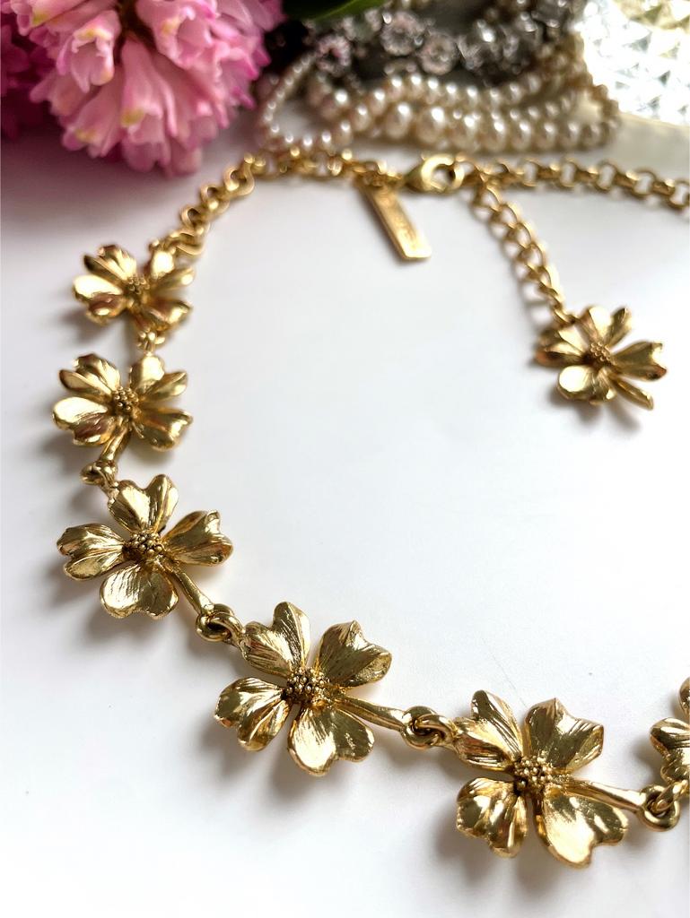 Колье с цветами