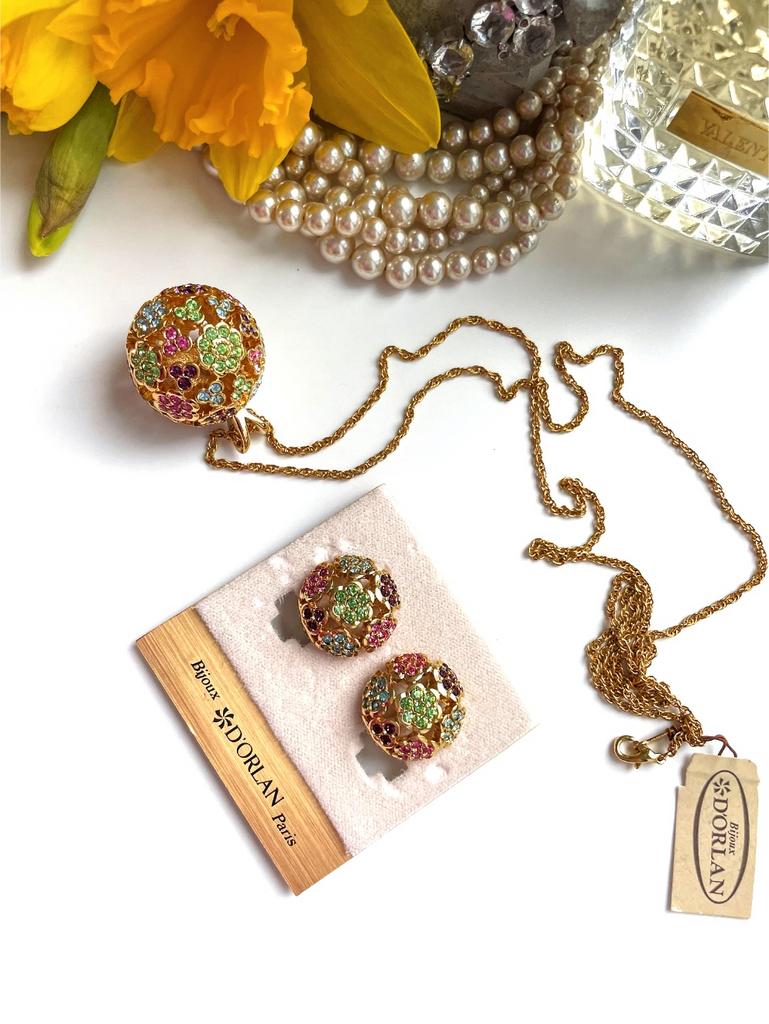 Кулон и клипсы с цветами