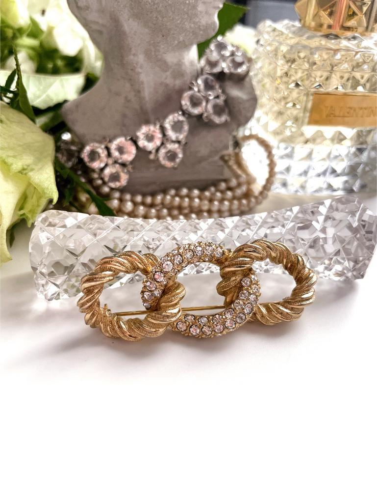 Брошь из трех звеньев