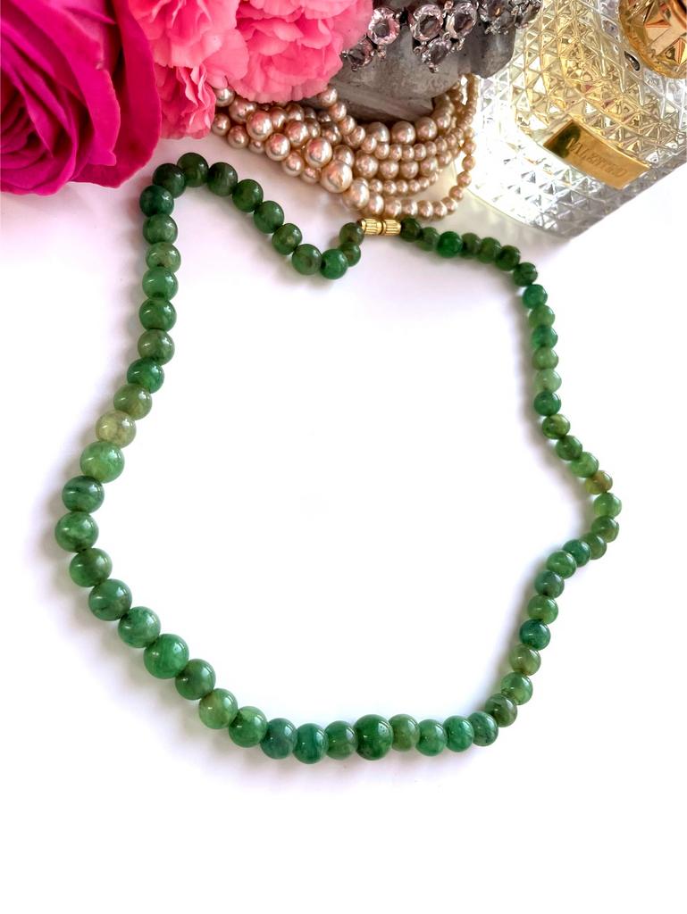 Колье с нефритом