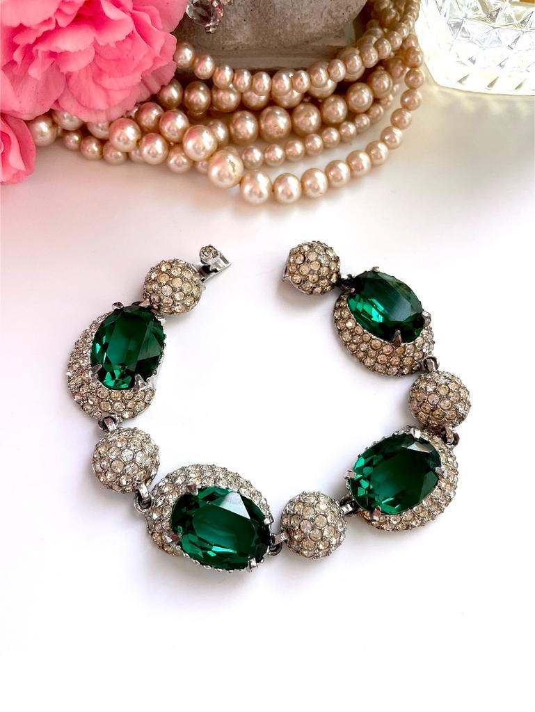 Браслет с изумрудными вставками и паве