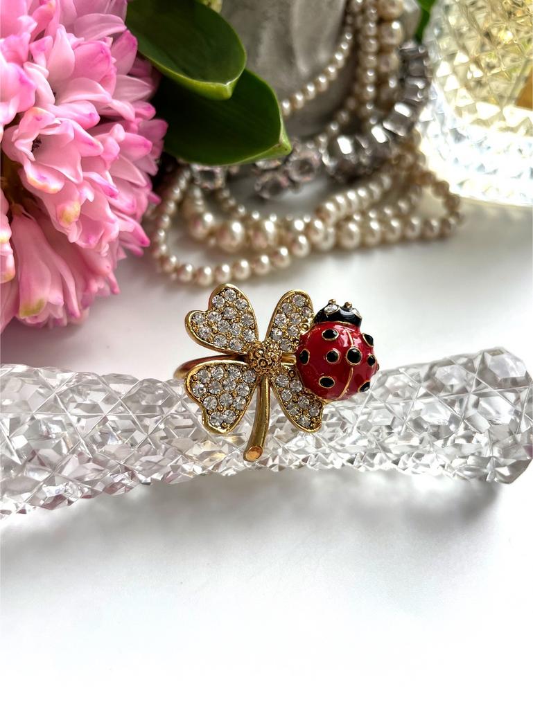 Кольцо в виде клевера с божьей коровкой