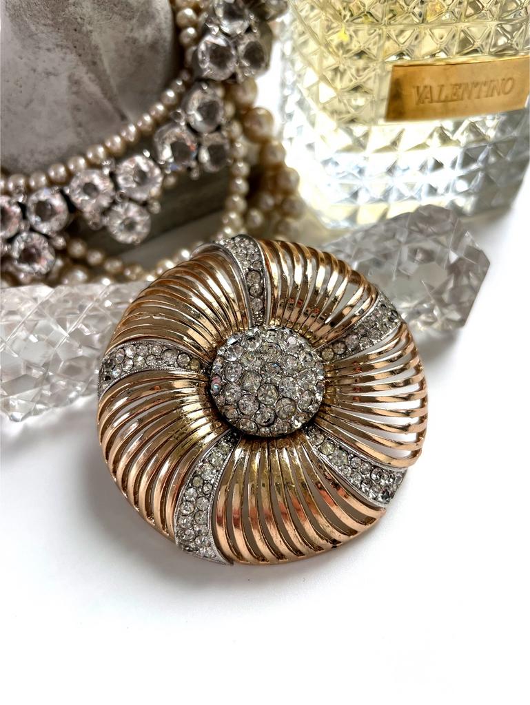 Круглая стильная брошь