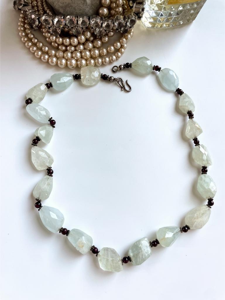 Колье из натуральных камней