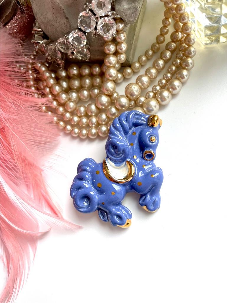 Брошь голубая лошадка из керамики