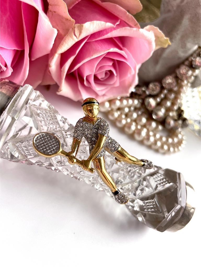 Брошь теннисист