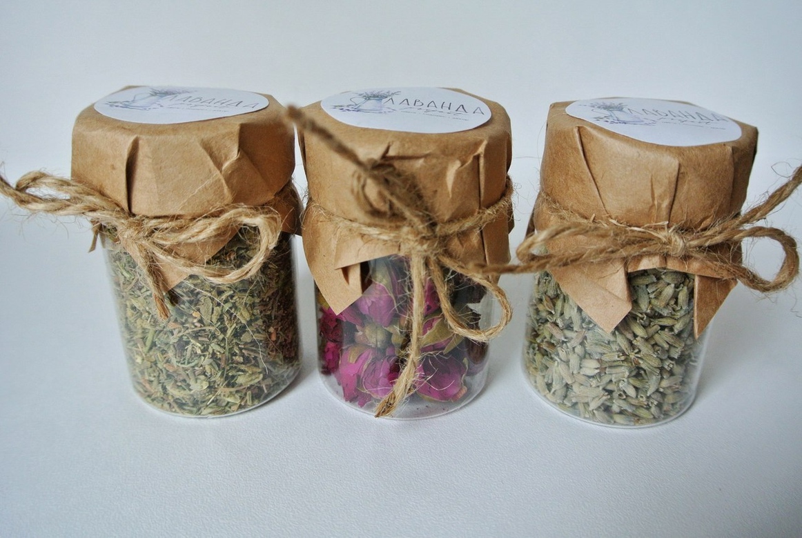 Набор пряностей в баночках