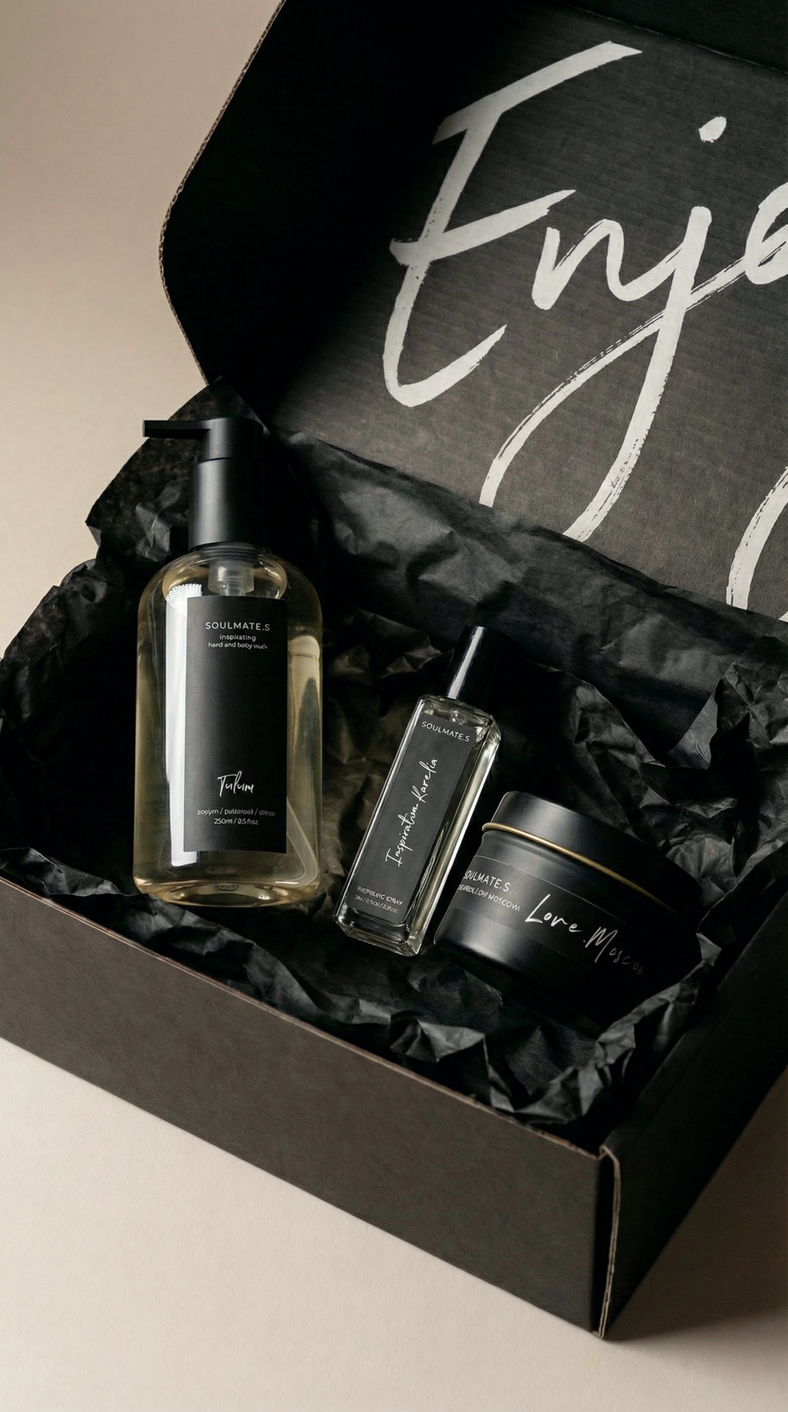 НАБОР СВЕЧА В TRAVEL ФОРМАТЕ + ГЕЛЬ ДЛЯ ДУША И РУК 2В1 + ПАРФЮМ ДЛЯ ИНТЕРЬЕРА И ТЕКСТИЛЯ