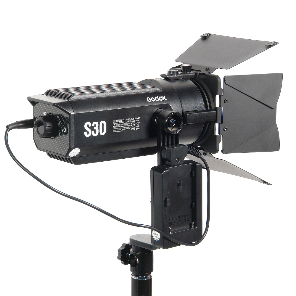 Осветитель светодиодный Godox S30 фокусируемый купить. Гарантия 2