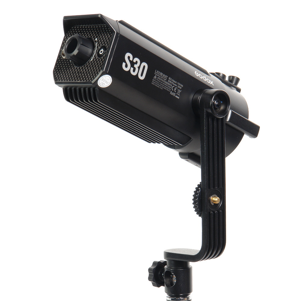 Осветитель светодиодный Godox S30 фокусируемый купить. Гарантия 2