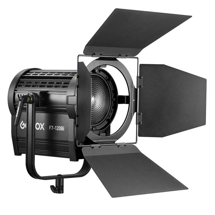Осветитель светодиодный Godox F7-120Bi K2 с линзой Френеля