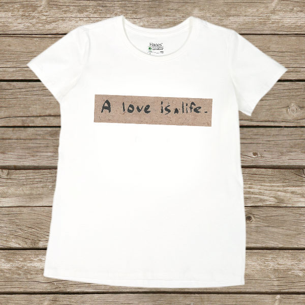 Футболка женская "A love is a life"