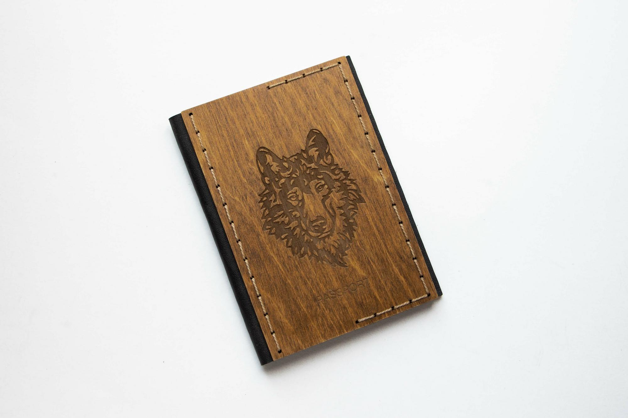 Обложка для паспорта "Волк", морилка