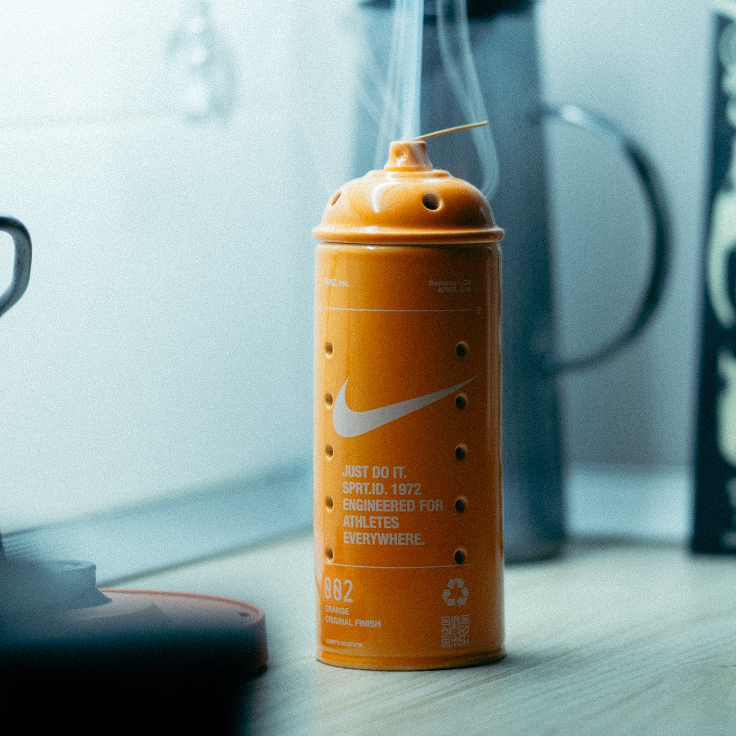 Буз "SPRAY CAN / SWOOSH" (orange)