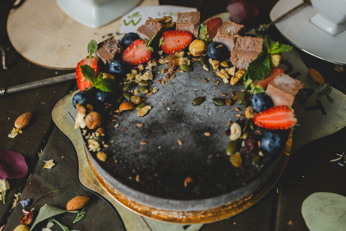 Шоколадно-фруктовый торт без орехов