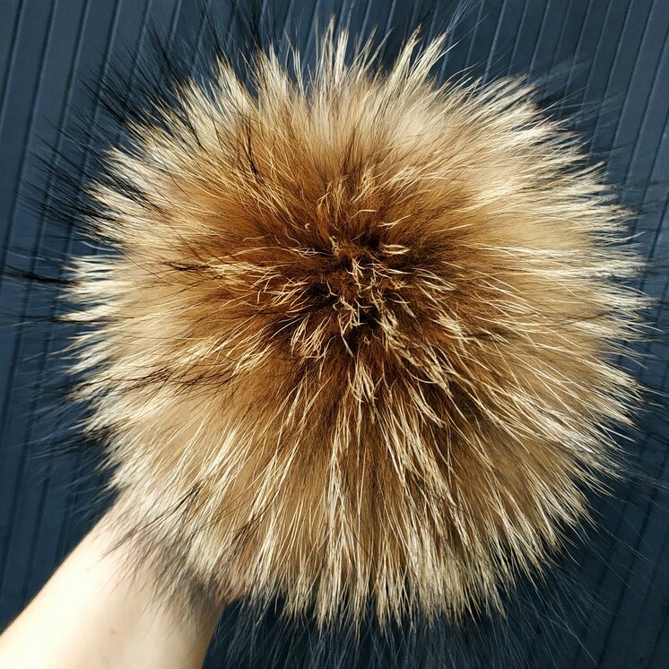 Меховой помпон Енот Натуральный 22-24 см