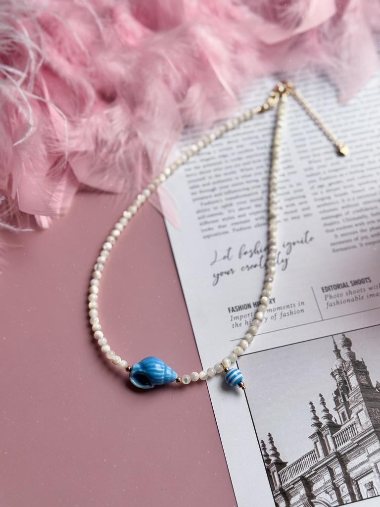 Чокер из перламутра с керамической ракушкой (позолота)