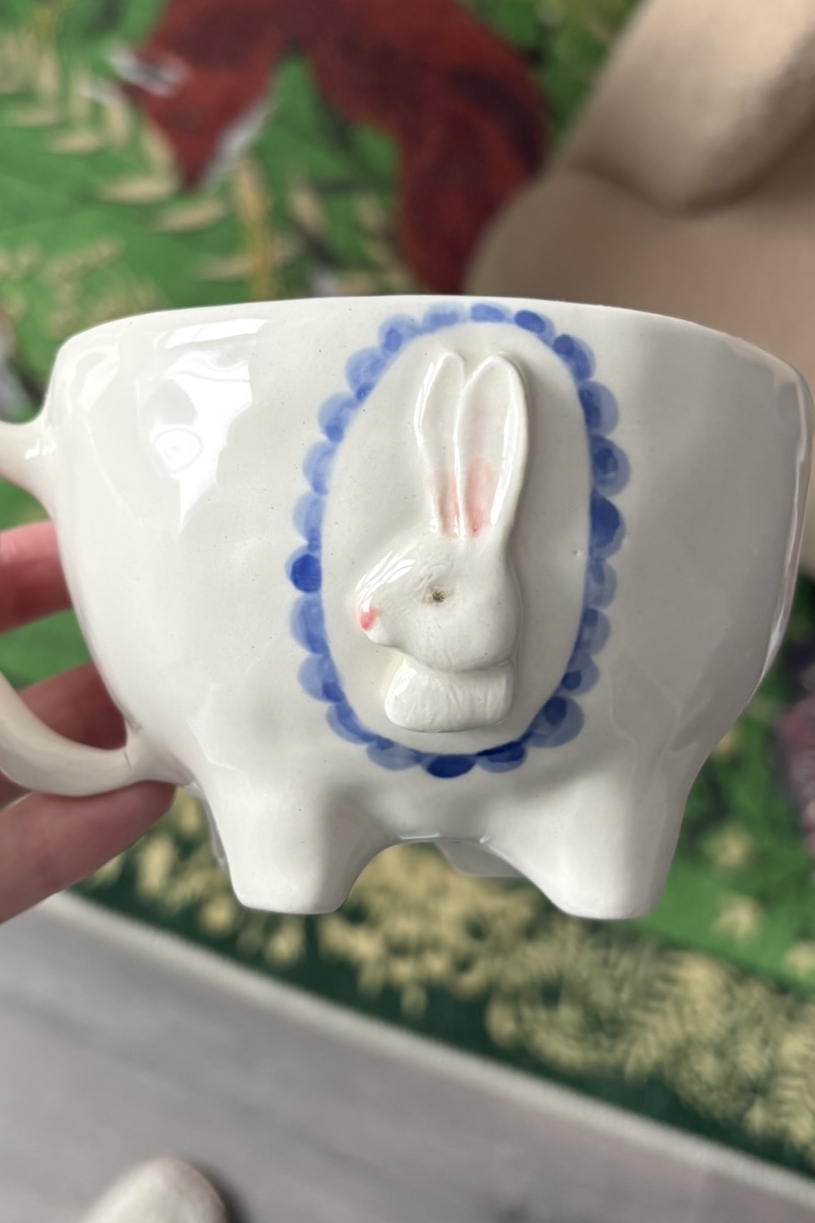 Чашка на ножках с зайчиком
