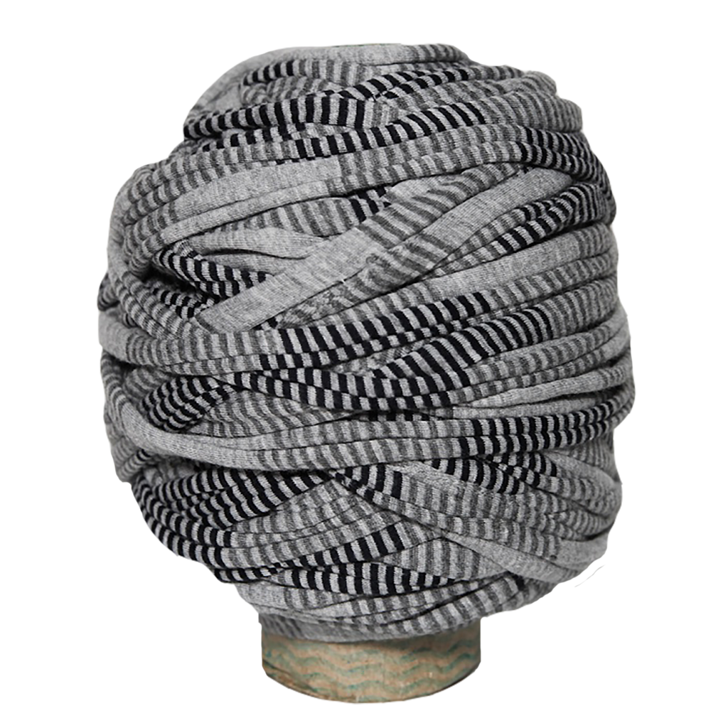 Трикотажная пряжа вторичного производства, 500 гр., цвет "Серый меланж в горизонтальные чёрные и тёмно-серые полоски"