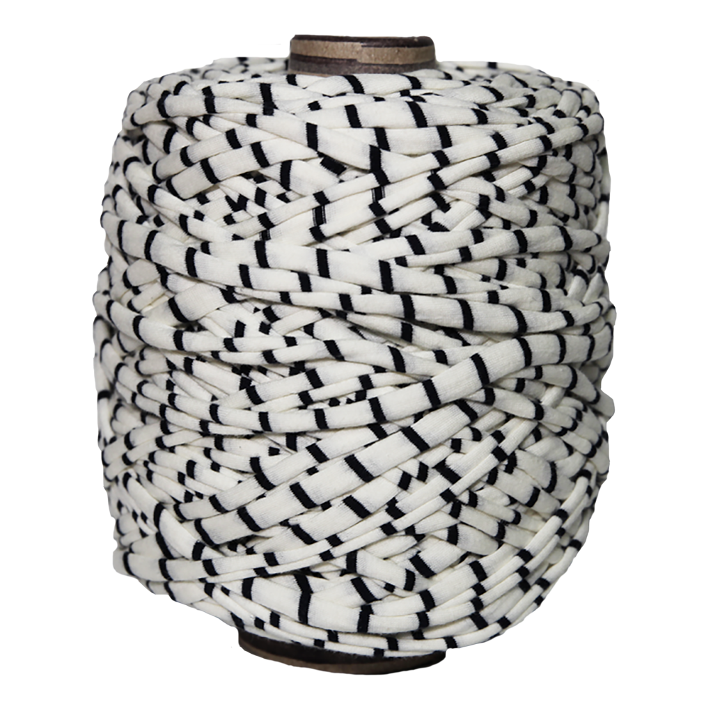 Трикотажная пряжа вторичного производства, 500 гр., цвет "Белый в мелкие чёрные полоски"