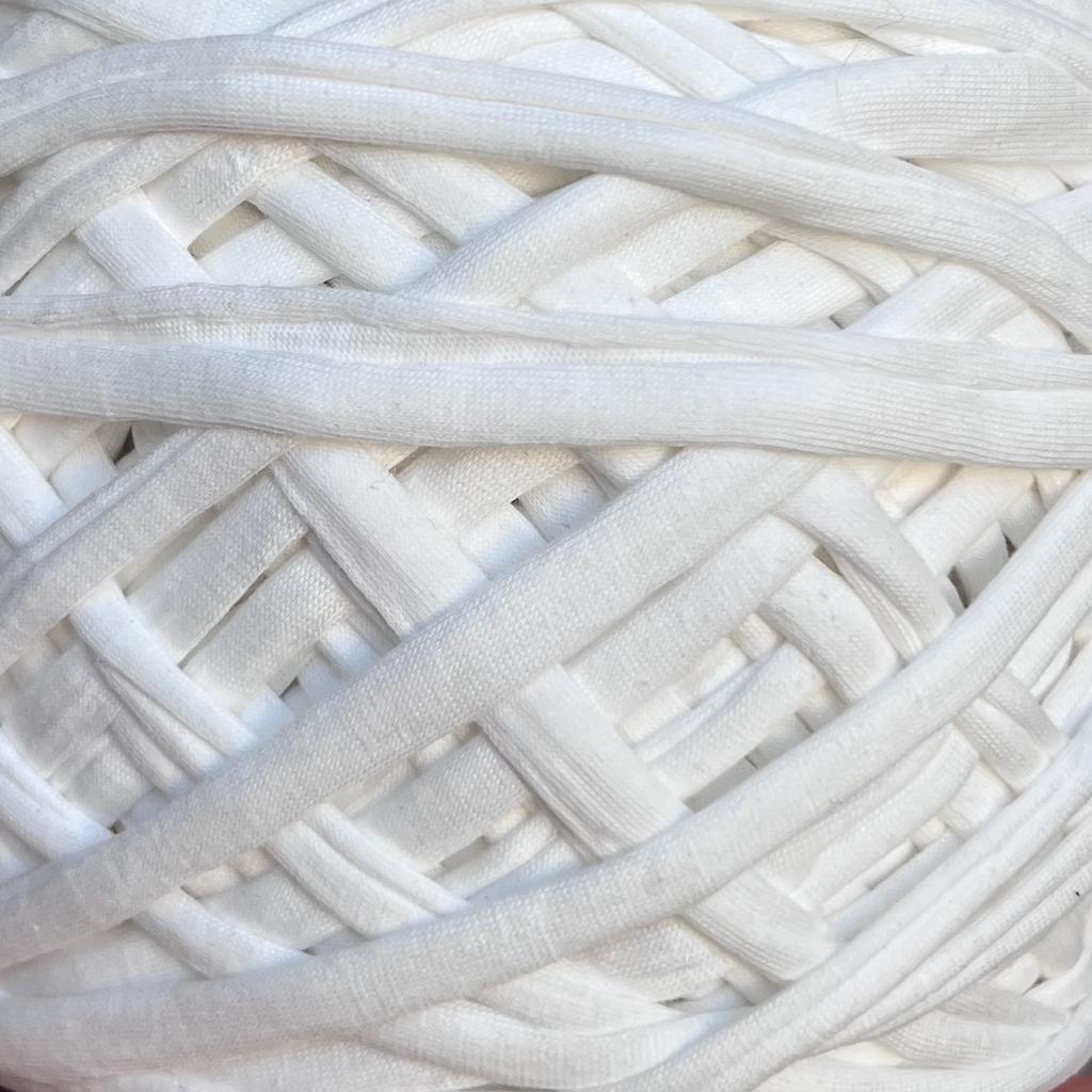 Трикотажная пряжа вторичного производства, 500 гр., цвет "Пломбир”