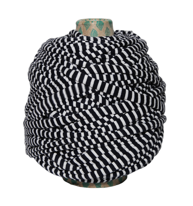 Трикотажная пряжа вторичного производства, 500 гр., цвет "Чёрно-белая полоска. Уценка"