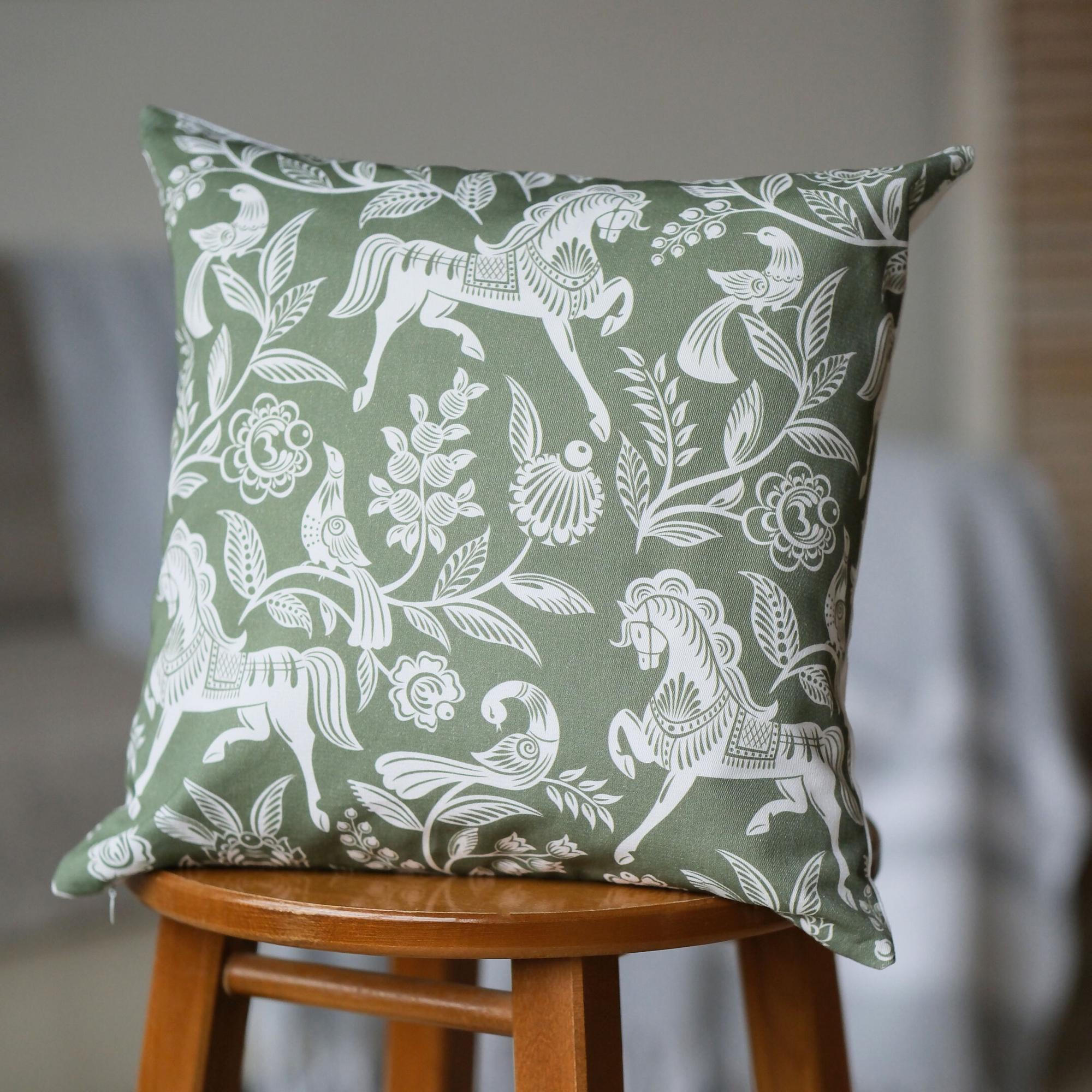 Наволочка декоративная Кони зеленые, 40х40см