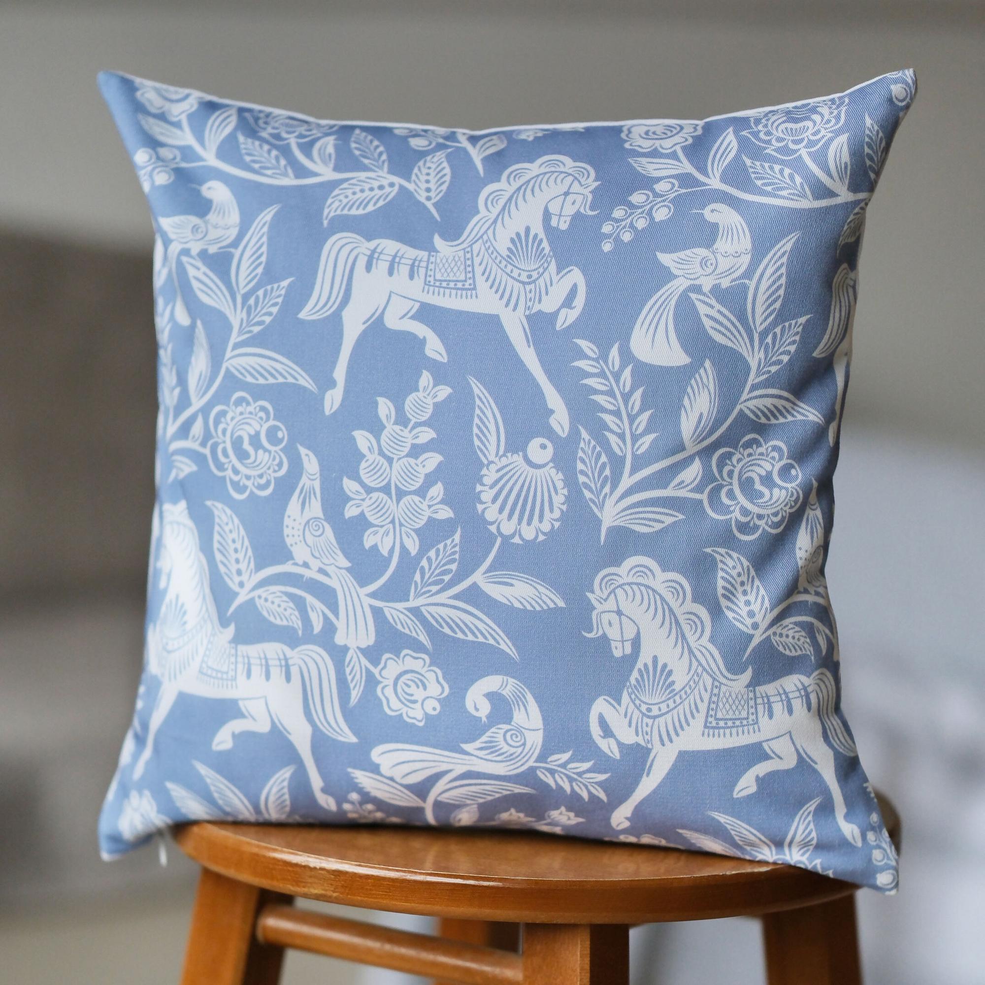 Наволочка декоративная Кони голубые, 40х40см