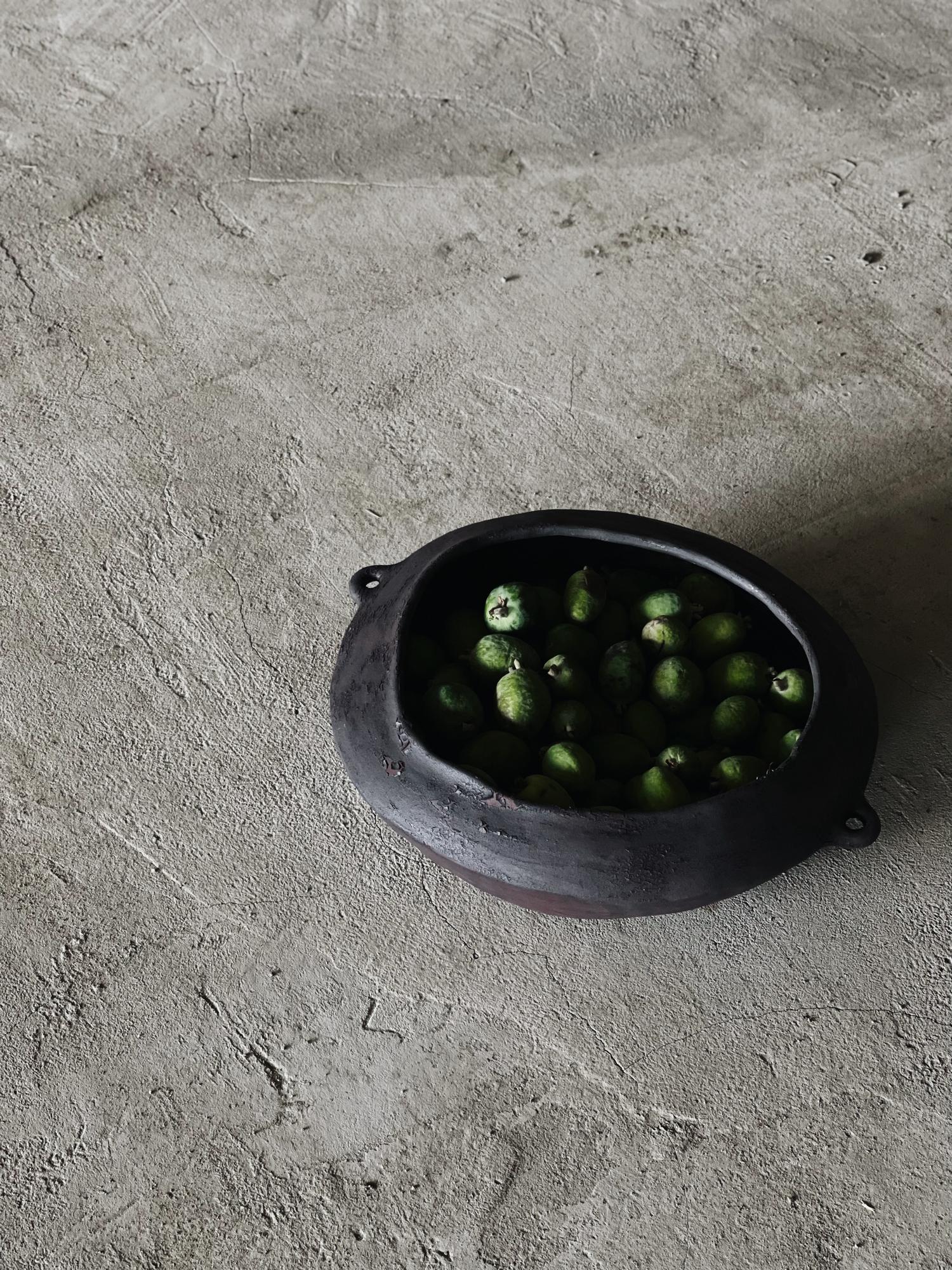 Плоская открытая ваза