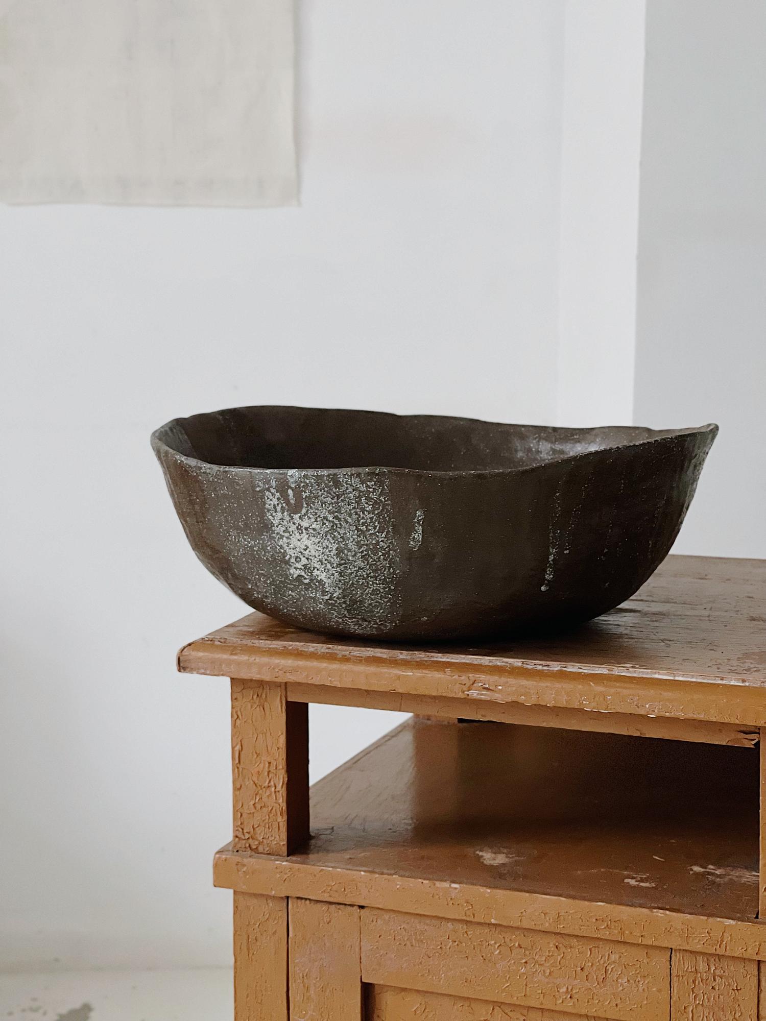 Плоская открытая ваза