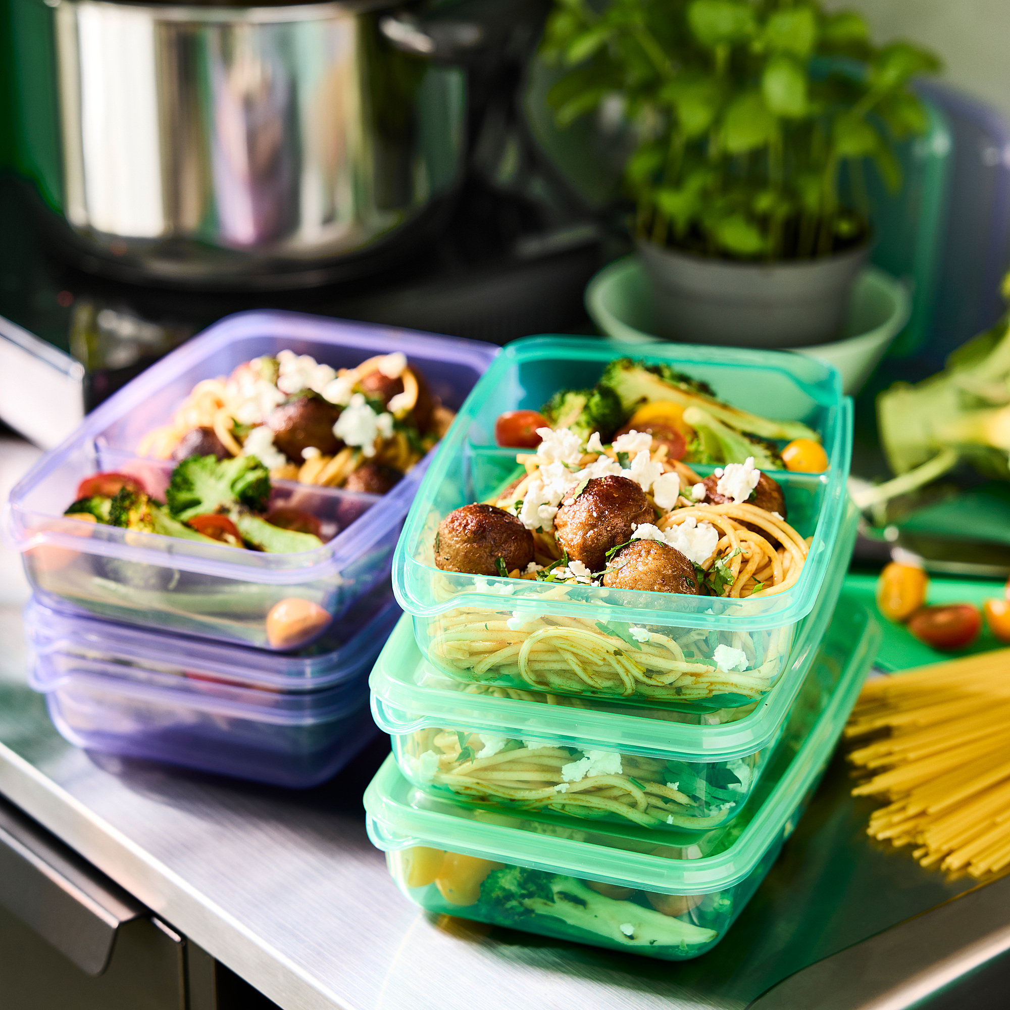 PRUTA IKEA контейнер с крышкой для продуктов, сиреневый/зеленый, 22x14x5 см. 2 шт.