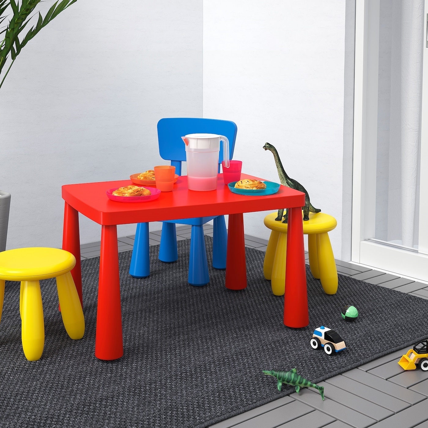 MAMMUT IKEA Стол детский, для дома/улицы, красный, 77x55 см  (ТОВАР ВЫШЕЛ ИЗ АССОРТИМЕНТА)