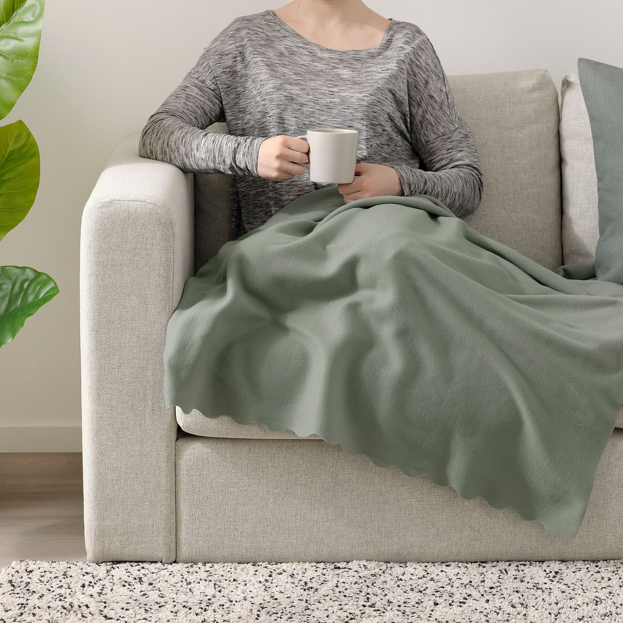 THORGUN IKEA ТХОРГУН Плед, светлый серо-зеленый 120x160 см  (ТОВАР ВЫШЕЛ ИЗ АССОРТИМЕНТА)