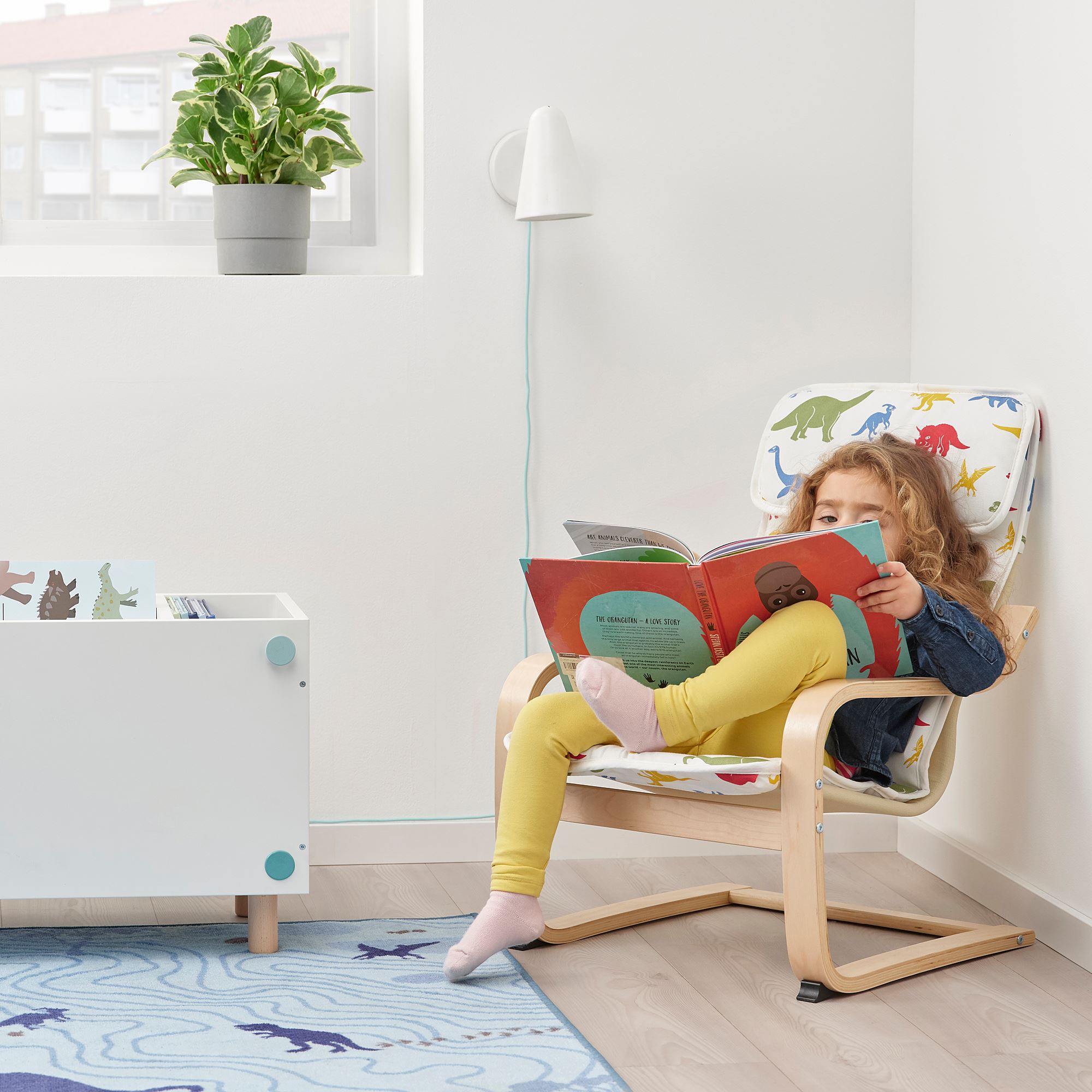 POANG IKEA ПОЭНГ Кресло детское, березовый шпон/Медског орнамент «динозавры»  (ТОВАР ВЫШЕЛ ИЗ АССОРТИМЕНТА)